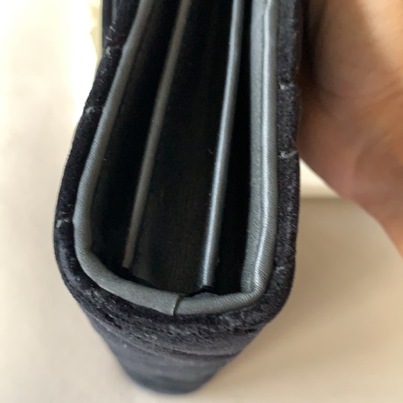 Authentic Gucci Marmont black velvet handbag - Picture 15 of 16